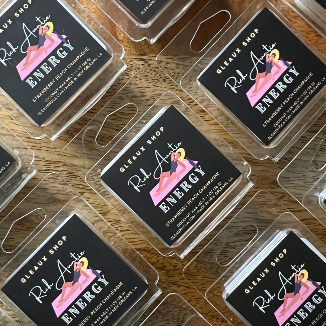 Mini strawberry Peach Champagne wax melts by Gleaux Shop arranged on a wood surface